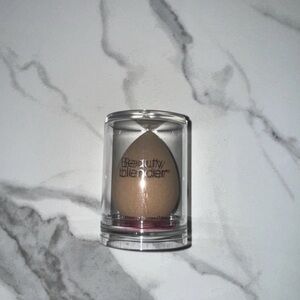 Beauty blender Nude Makeup Sponge BRAND NEW ‼️